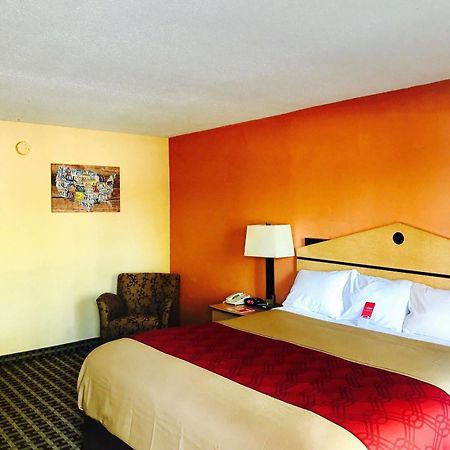 Econo Lodge Inn&Suites Milan Exterior foto