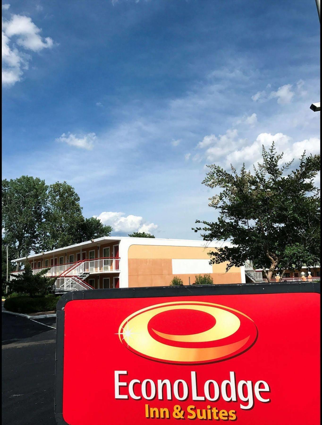 Econo Lodge Inn&Suites Milan Exterior foto