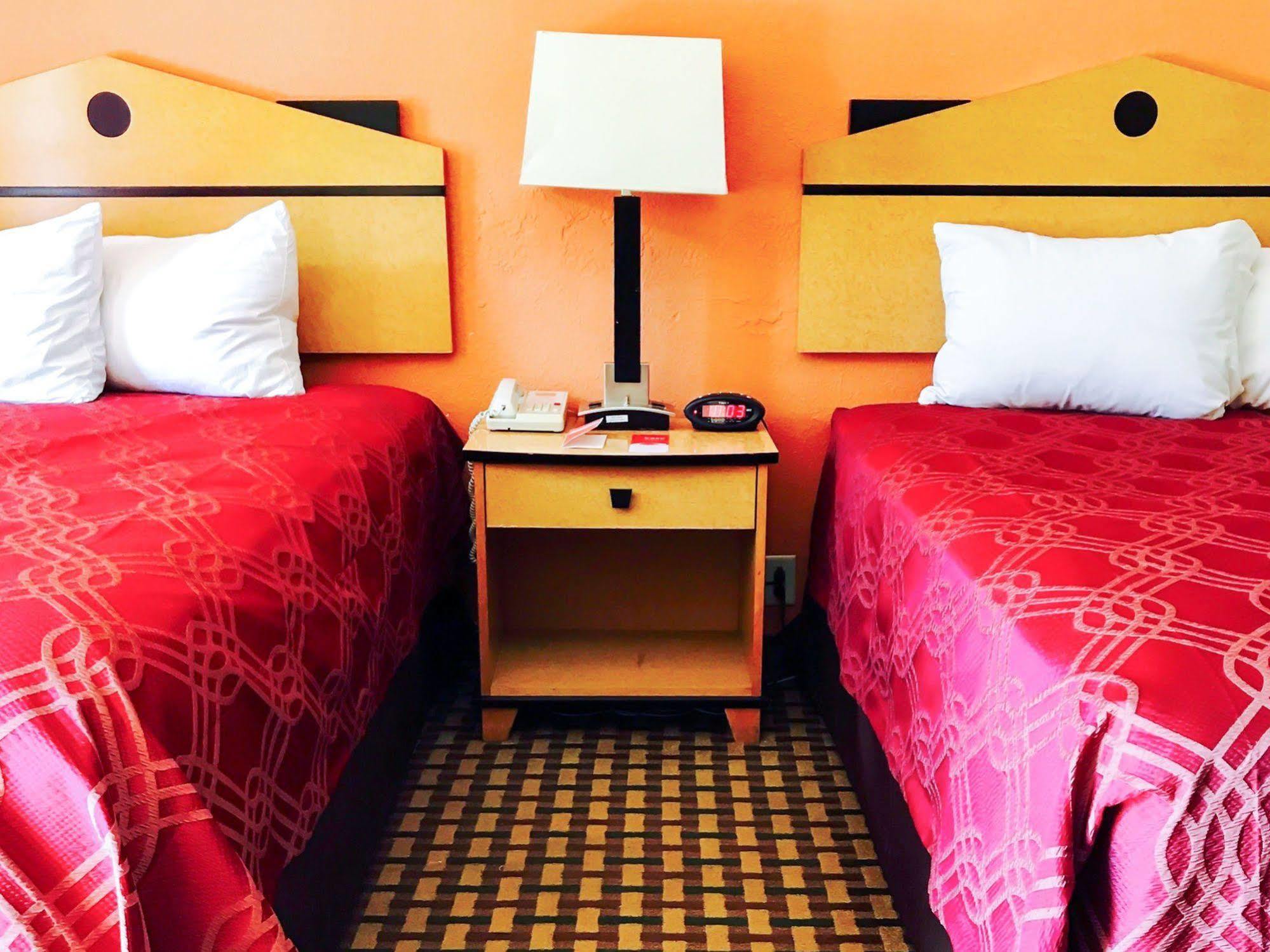 Econo Lodge Inn&Suites Milan Exterior foto