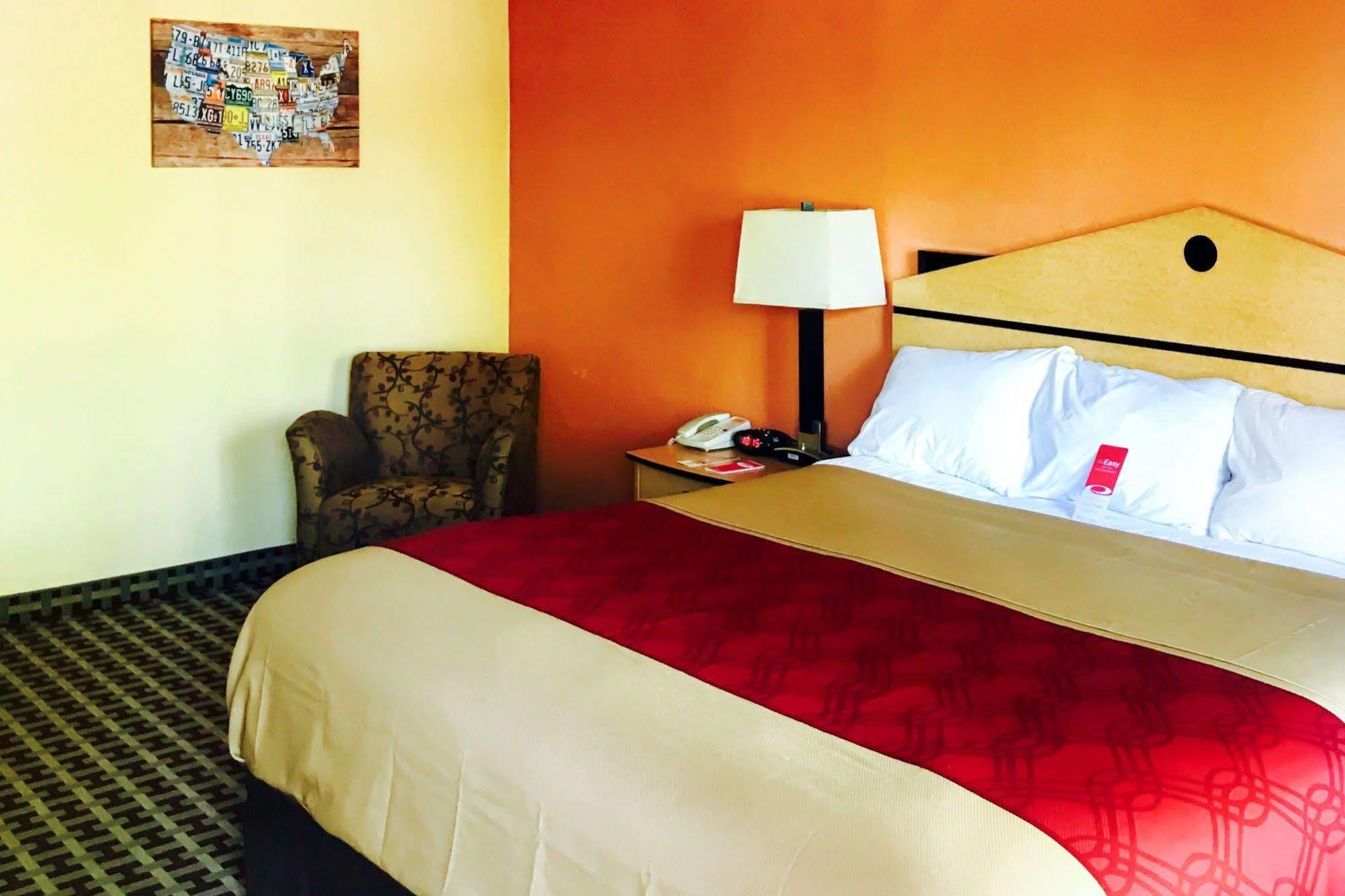 Econo Lodge Inn&Suites Milan Exterior foto